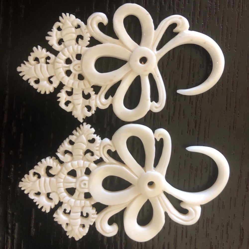 Diablo organics bone hangers